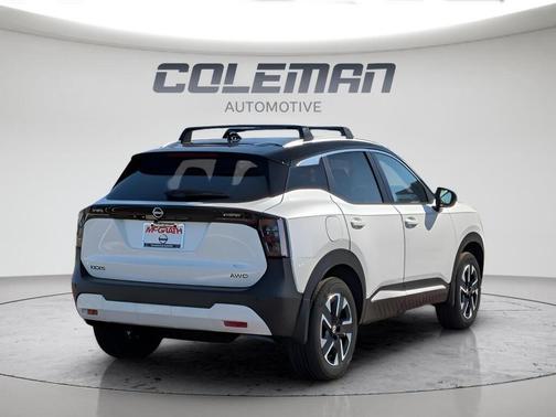 2t Wht Blk Roof 2026 Nissan Kicks SV