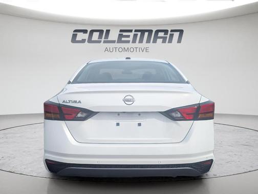 Glacier White 2026 Nissan Altima 2.5 SV