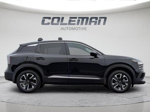 Super Black 2025 Nissan Kicks SV