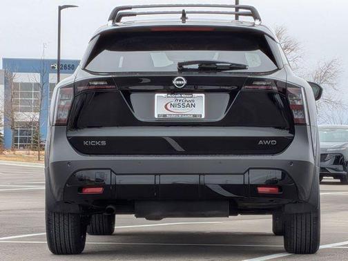 Super Black 2025 Nissan Kicks SV
