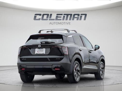 Super Black 2025 Nissan Kicks SV