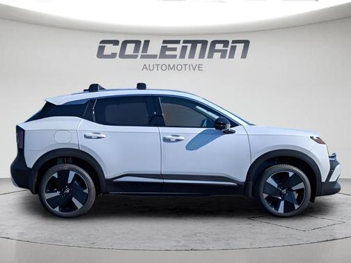 Aspen White Tri 2026 Nissan Kicks SR