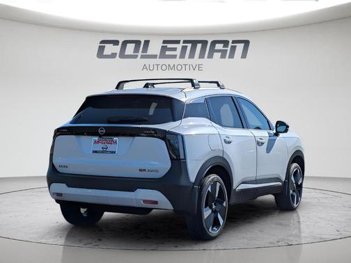 Aspen White Tri 2026 Nissan Kicks SR