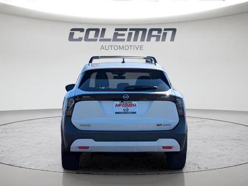 Aspen White Tri 2026 Nissan Kicks SR