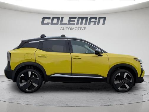 2t Ylw Blk Roof 2026 Nissan Kicks SR