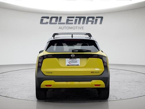 2t Ylw Blk Roof 2026 Nissan Kicks SR