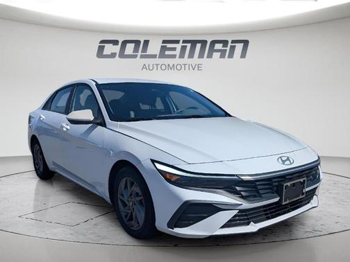 White 2024 Hyundai ELANTRA SEL