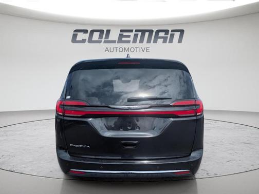 Brilliant Black Crystal Pearlcoat 2023 Chrysler Pacifica Touring-L