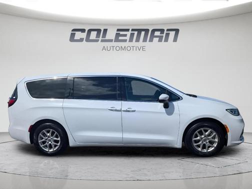 Bright White Clearcoat 2023 Chrysler Pacifica Touring-L