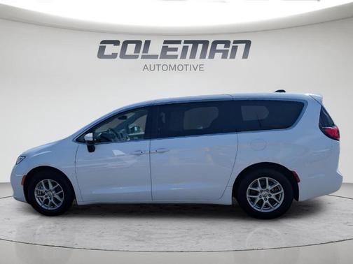 Bright White Clearcoat 2023 Chrysler Pacifica Touring-L