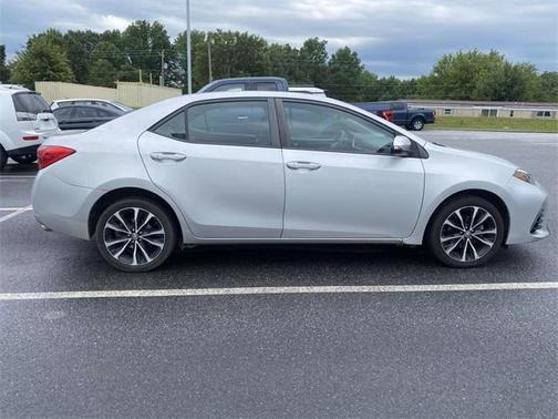 Classic Silver Metallic 2017 Toyota Corolla SE