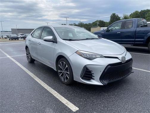 Classic Silver Metallic 2017 Toyota Corolla SE