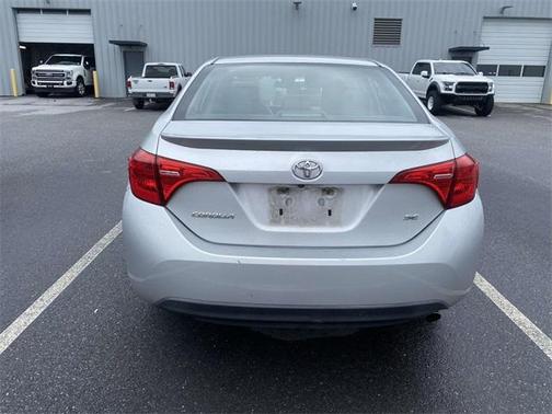 Classic Silver Metallic 2017 Toyota Corolla SE