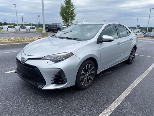 Classic Silver Metallic 2017 Toyota Corolla SE
