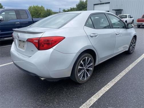 Classic Silver Metallic 2017 Toyota Corolla SE