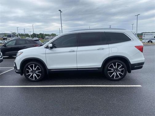 Platinum White Pearl 2022 Honda Pilot Touring 7-Passenger