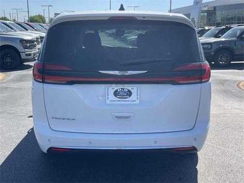 Bright White Clearcoat 2024 Chrysler Pacifica Touring-L