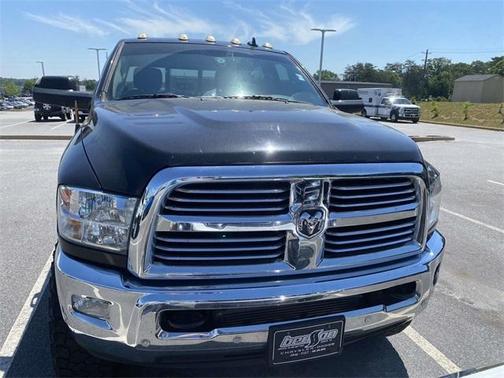 Brilliant Black Crystal Pearlcoat 2018 RAM 2500 Big Horn