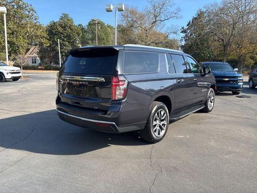 2023 Chevrolet Suburban LT