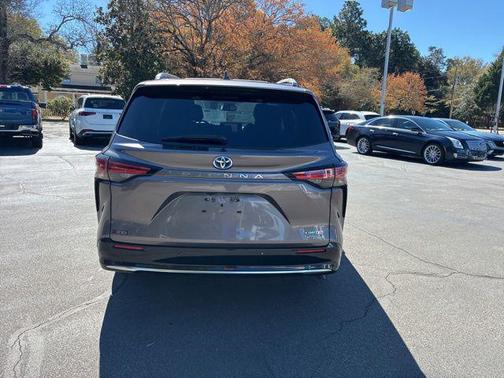 2022 Toyota Sienna Limited