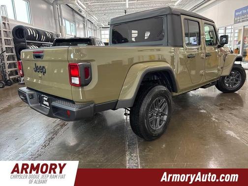 2026 Jeep Gladiator Sport