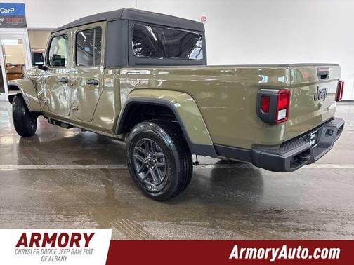 2026 Jeep Gladiator Sport