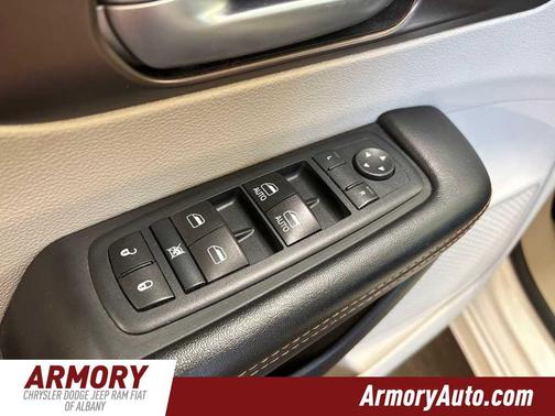 Bright White Clearcoat 2017 Chrysler Pacifica Touring