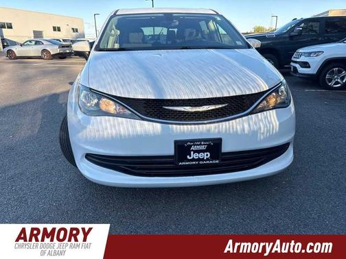 Bright White Clearcoat 2017 Chrysler Pacifica Touring