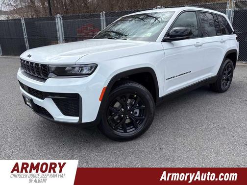 Bright White Clearcoat 2026 Jeep Grand Cherokee Laredo