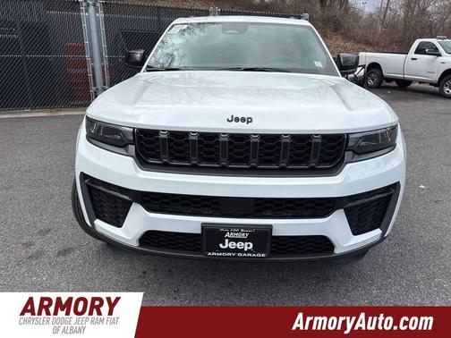 Bright White Clearcoat 2026 Jeep Grand Cherokee Laredo