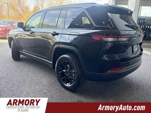 Diamond Black 2026 Jeep Grand Cherokee Laredo
