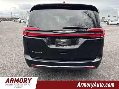 2024 Chrysler Pacifica Touring-L
