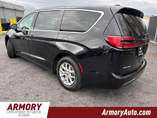 2024 Chrysler Pacifica Touring-L