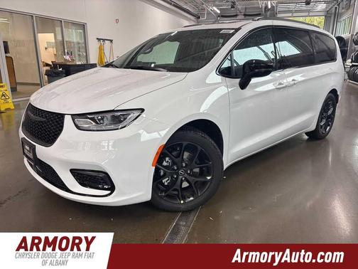 Bright White Clearcoat 2026 Chrysler Pacifica Limited