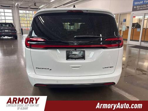 Bright White Clearcoat 2026 Chrysler Pacifica Limited