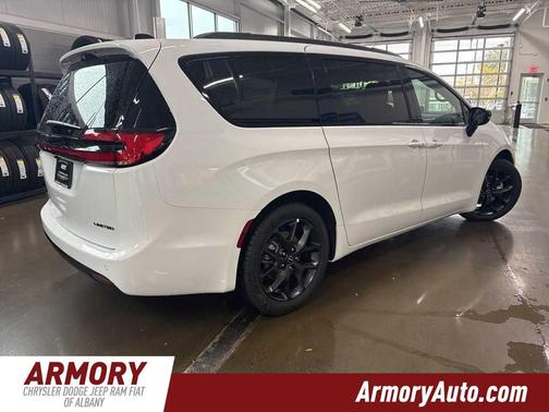 Bright White Clearcoat 2026 Chrysler Pacifica Limited