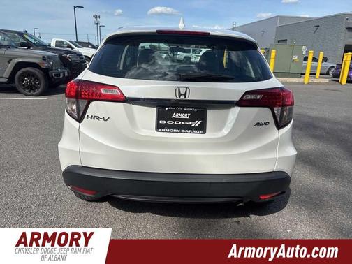 Platinum White Pearl 2021 Honda HR-V LX