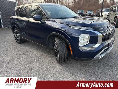 Cosmic Blue Metallic 2024 Mitsubishi Outlander SE