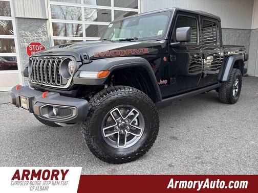 Black Clearcoat 2026 Jeep Gladiator Mojave