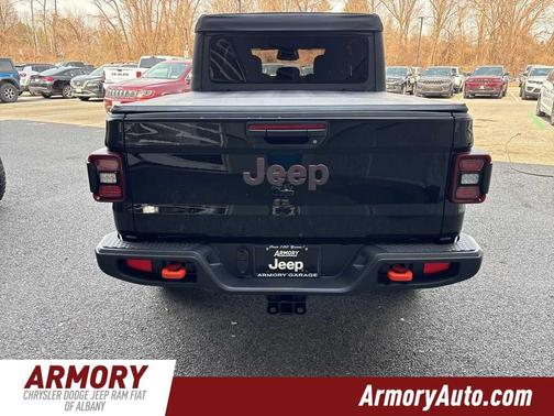 Black Clearcoat 2026 Jeep Gladiator Mojave