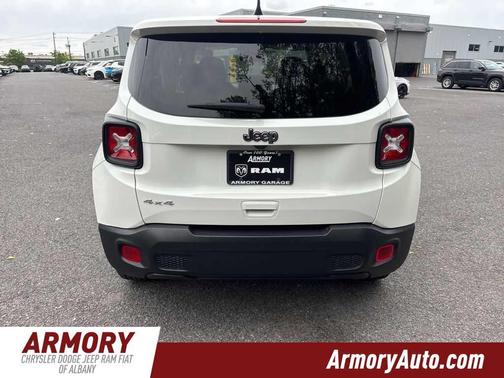 Alpine White Clearcoat 2023 Jeep Renegade Latitude