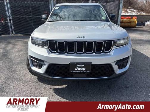 Silver Zynith 2026 Jeep Grand Cherokee Laredo X