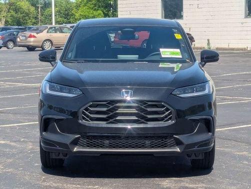 Crystal Black Pearl 2027 Honda HR-V Sport
