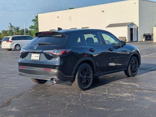 Crystal Black Pearl 2027 Honda HR-V Sport