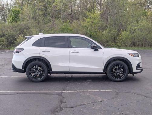 Platinum White Pearl 2026 Honda HR-V Sport