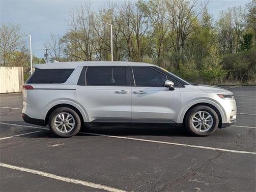 2023 Kia Carnival LX