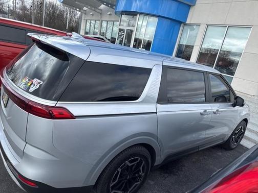 2023 Kia Carnival LX