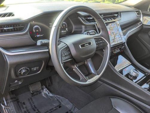 Diamond Black 2023 Jeep Grand Cherokee L Laredo