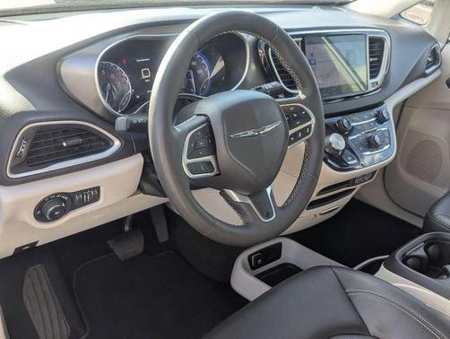 Silver Mist Clearcoat 2024 Chrysler Pacifica Touring-L