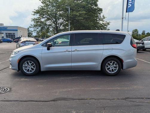 Silver Mist Clearcoat 2024 Chrysler Pacifica Touring-L